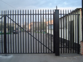 Сварные заборы с бетонированием столбов 12 метров фото в Наро-Фоминске