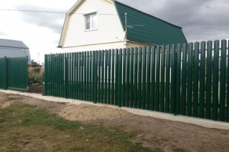 Забор из евроштакетника на ленточном фундаменте 70 метров фото в Наро-Фоминске